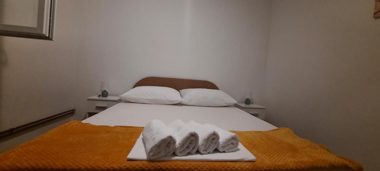 Apartment Elena Galovac  ภายนอก รูปภาพ