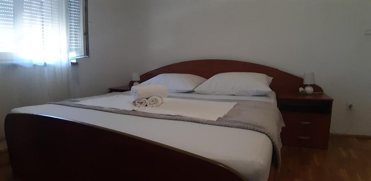 Apartment Elena Galovac  ภายนอก รูปภาพ